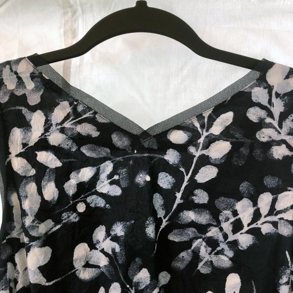 Simply Vera Navy/White Floral Dress Size SM - Picture 6 of 6